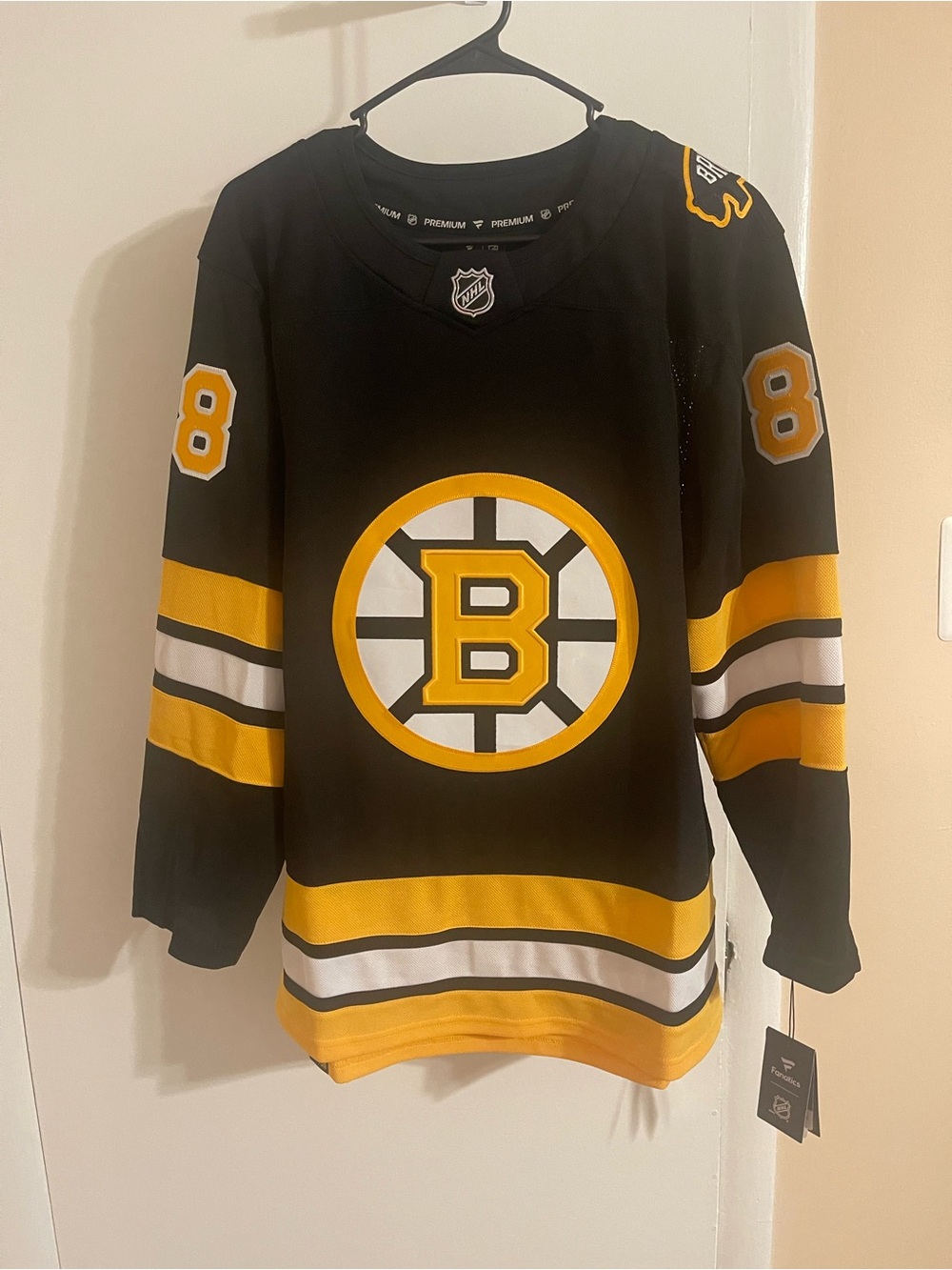 Fanatics NHL Boston Bruins David Pastrnak Premium Hockey Jersey